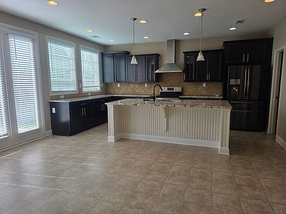 4th image of 1183 Westland Gardens Blvd