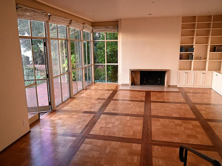 Spacious living room