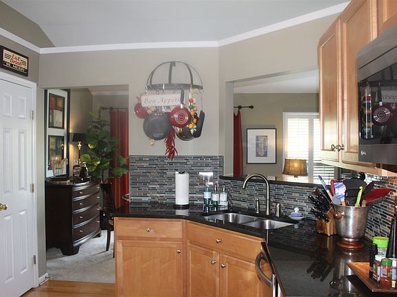 4th image of 361 Foxhunt Dr