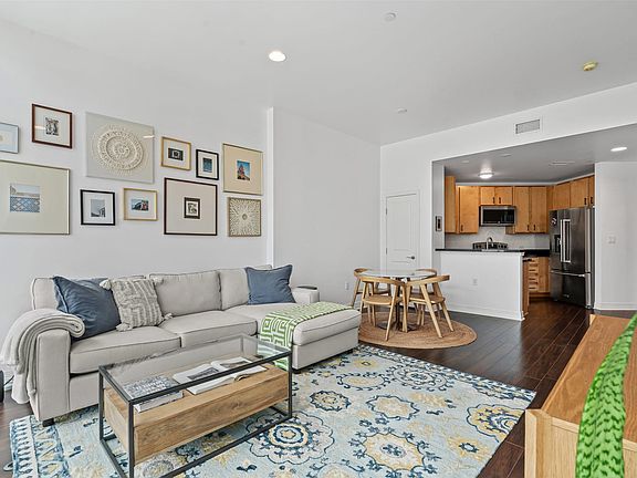 4th image of 500 Throckmorton St APT 1010