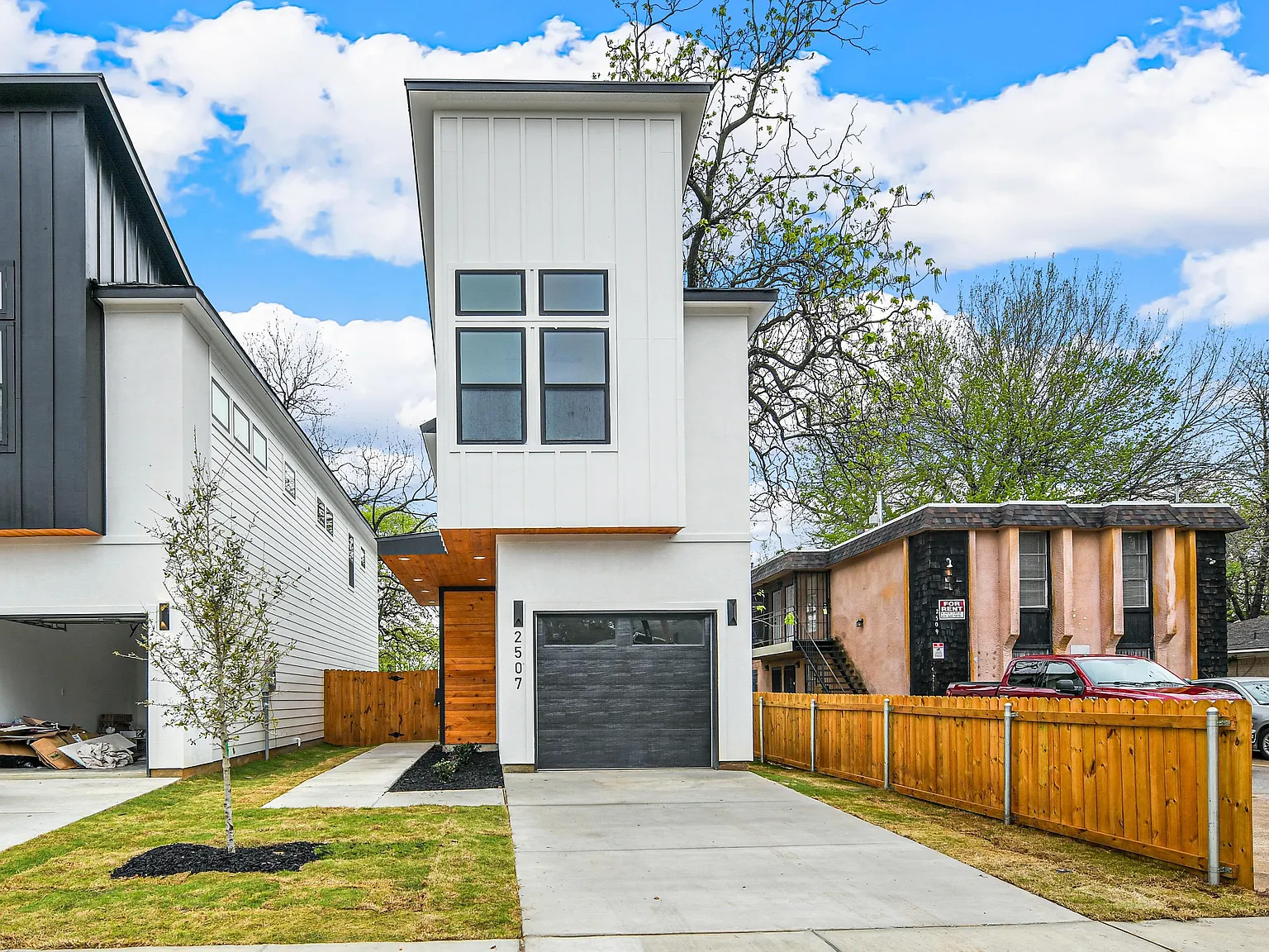 3 bed, 2.5 bath, 1516 sqft, $2,500 — Photo 2
