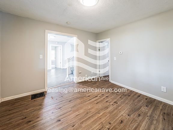 1535062_005_living_room_13783359.jpg