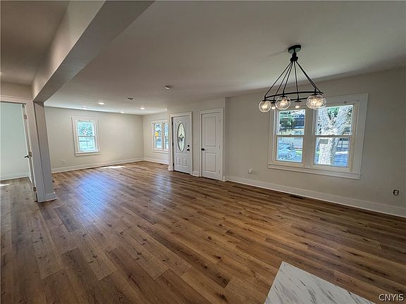 5th image of 411 S Willow St
