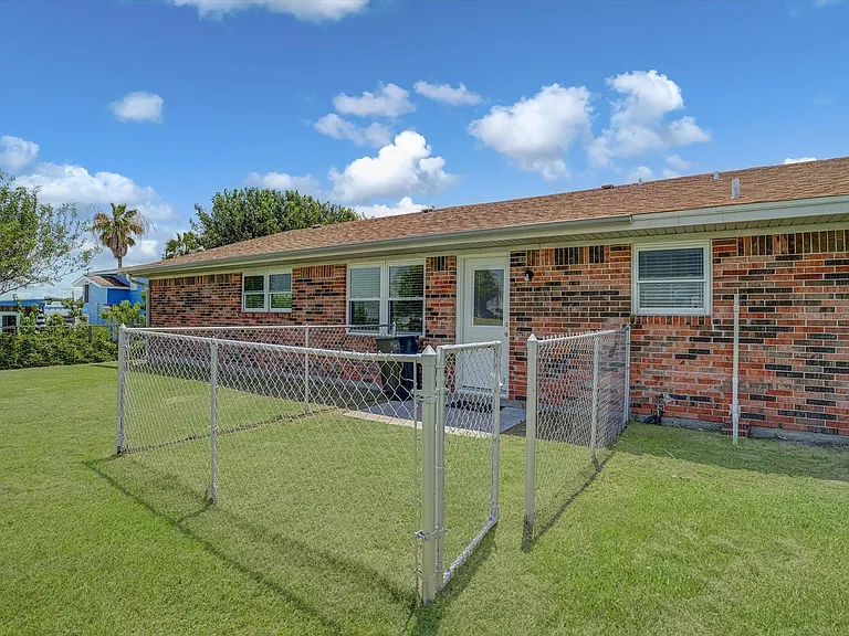827 Pickney Ave — Photo 42