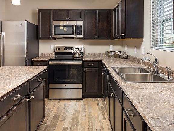 4th image of 1775 Crescent Pointe Dr SE