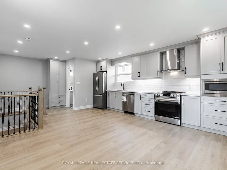 2 Thorndale Ave #C — Photo 8