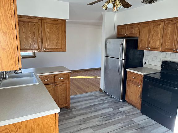 3rd image of 646 Grant Wood Dr SE