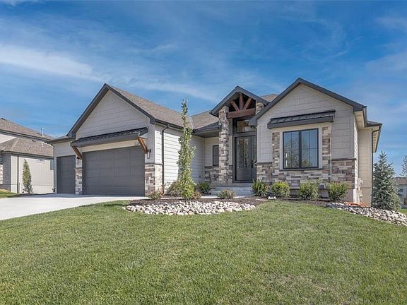 2nd image of 1124 Hummingbird Ct