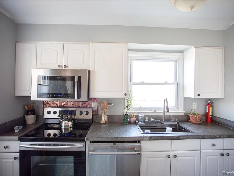 274 W Walnut St — Photo 9