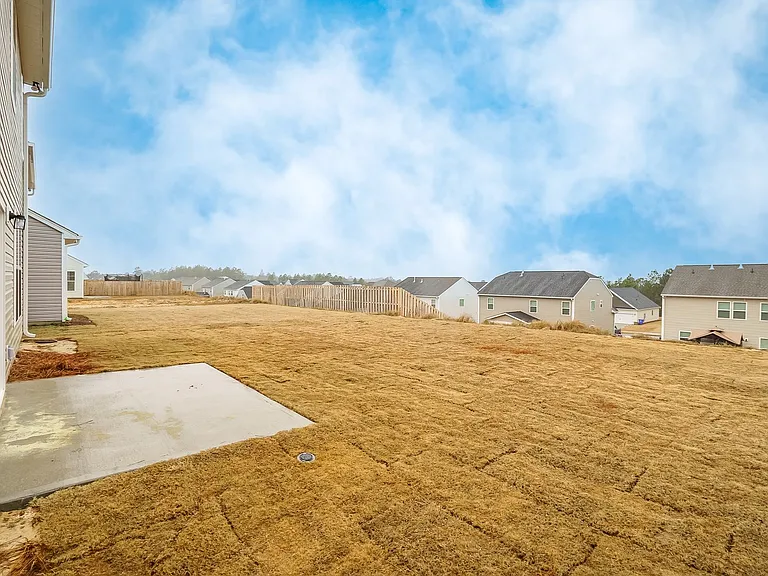 775 Justify Loop — Photo 3