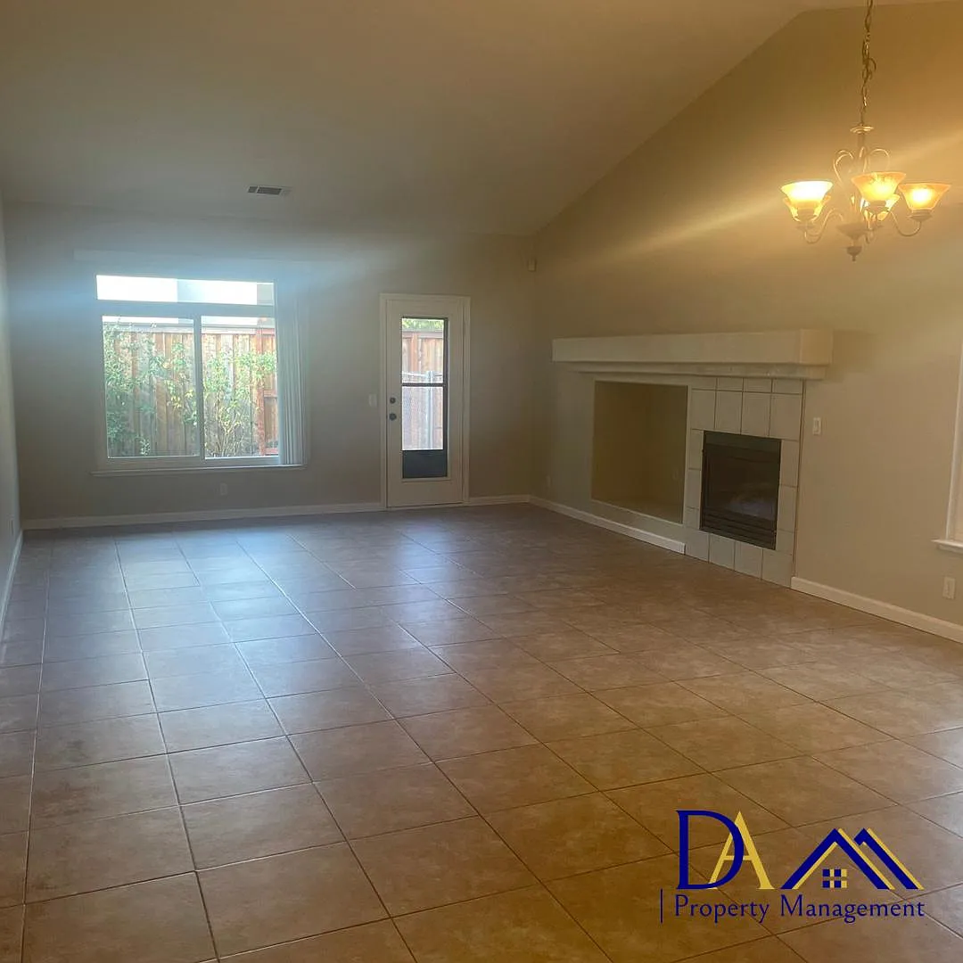236 Fuller Ln — Photo 3