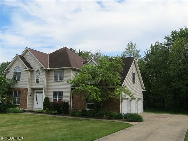 1st image of 454 Fox Hill Dr