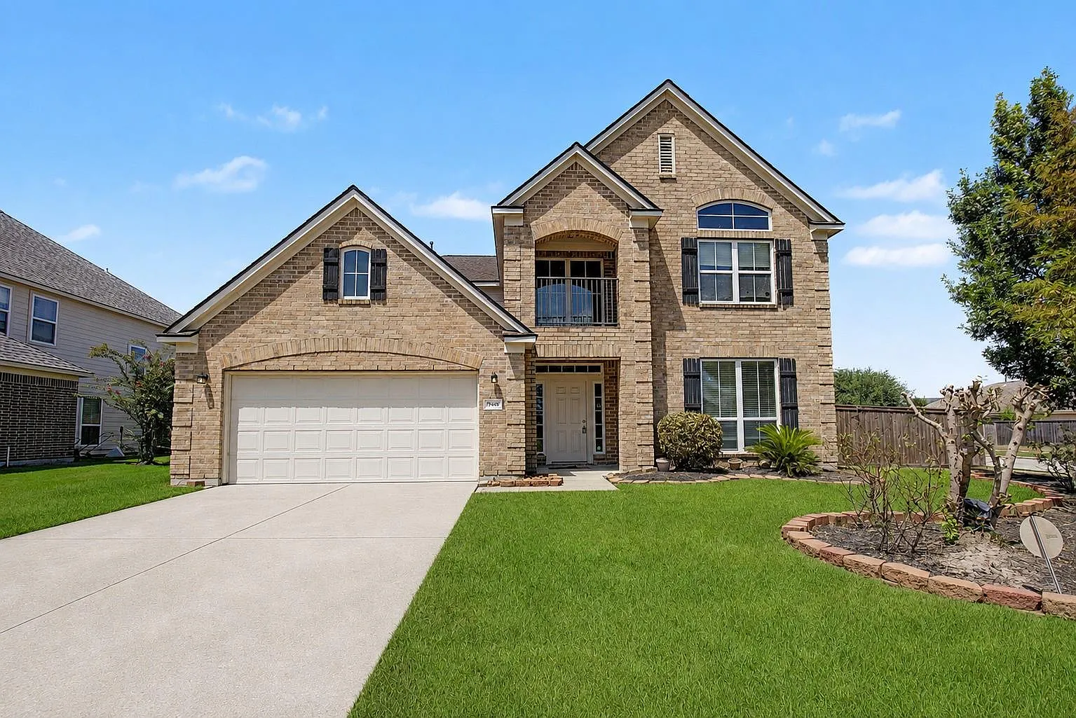 5 bed, 3.5 bath, 3985 sqft, $2,995 — Photo 1