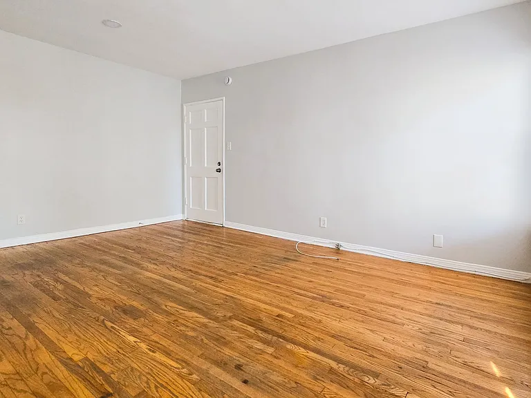 621 Midvale Avenue — Photo 10