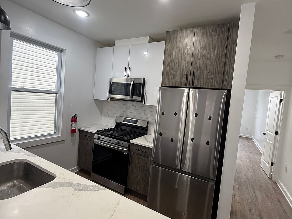 1st image of 523 S 16th St Floor 3