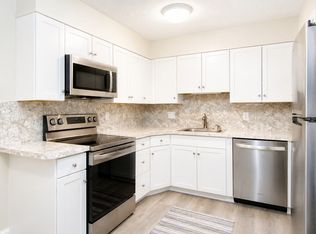 7 Chapel Hill Dr APT 7, Plymouth, MA 02360