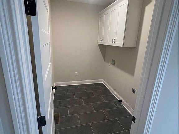 5th image of 3262 Black Walnut Ct