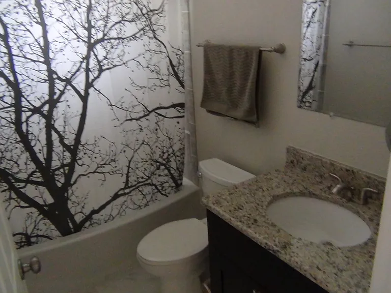 605 Clarendon St — Photo 14