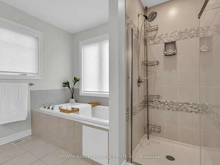 208 Alex Polowin Ave — Photo 30