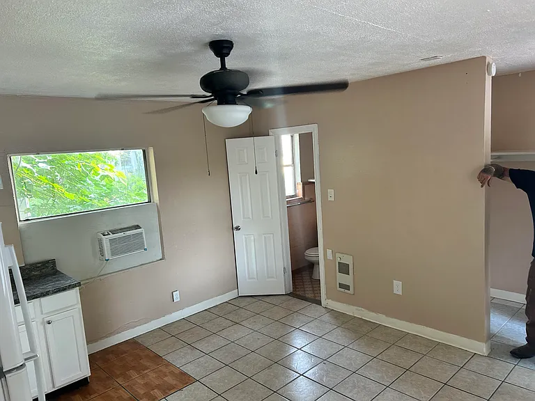 5100 S Pine Ave #105 — Photo 4