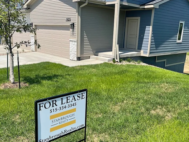 9125 Calvin Dr — Photo 2