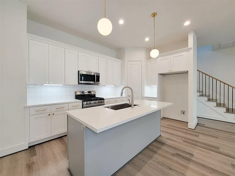 7705 Earl Rudder Way — Photo 29