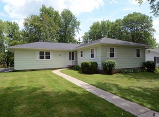 1606 Amundson Dr, Baraboo, WI 53913