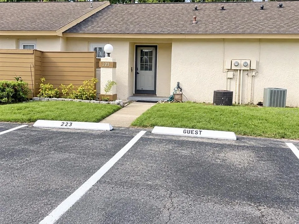 223 Creekside Way