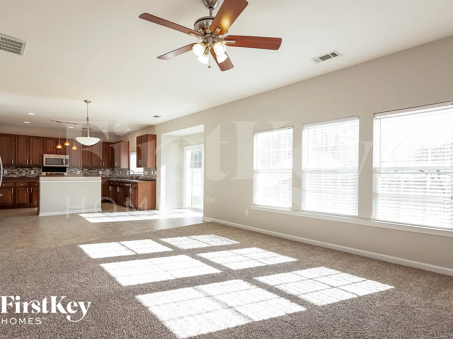 3 bed, 2.5 bath, 2370 sqft, $2,750 — Photo 4