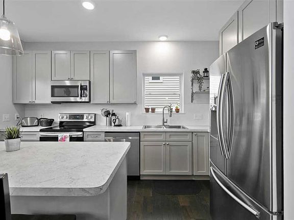 5th image of 2835 Eads Ave