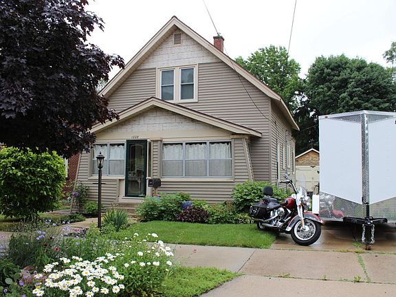 3rd image of 1028 Arianna St NW