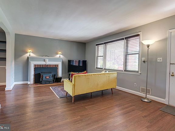 2nd image of 322 Lee Dr