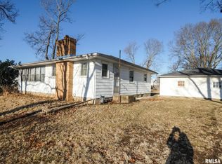 1408 Chestnut St, Henry, IL 61537