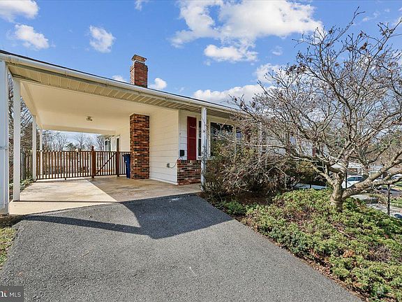 3rd image of 11924 Fernshire Rd