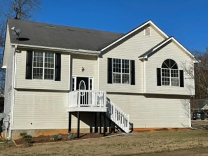 Building Photo - 401 Edgewood Dr