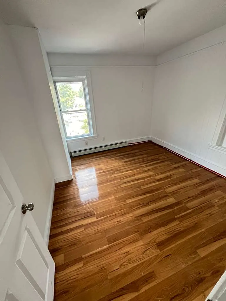 3 bed, 1300 sqft, $1,800 — Photo 3