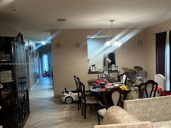 2nd image of 3407 Willow Ct
