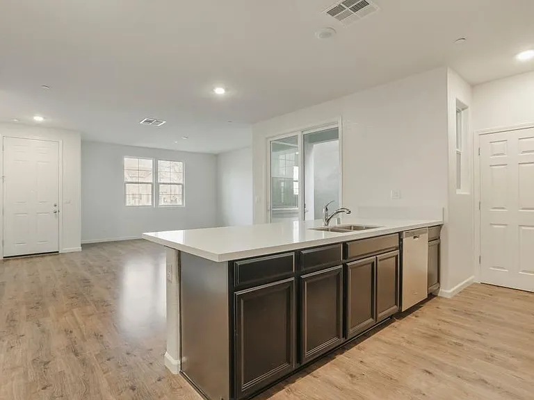 11032 International Dr — Photo 3