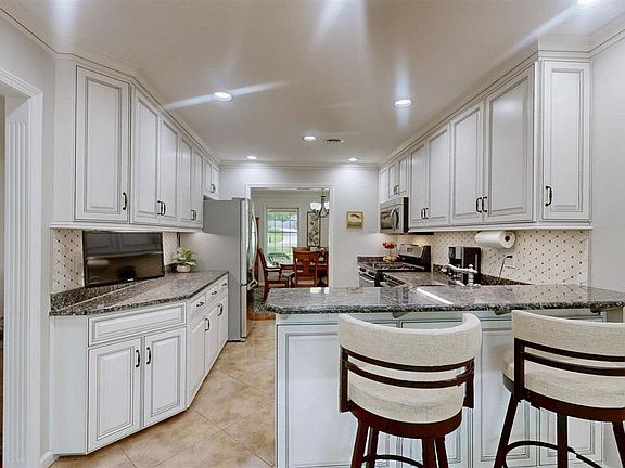 5th image of 150 E Laurel River Dr
