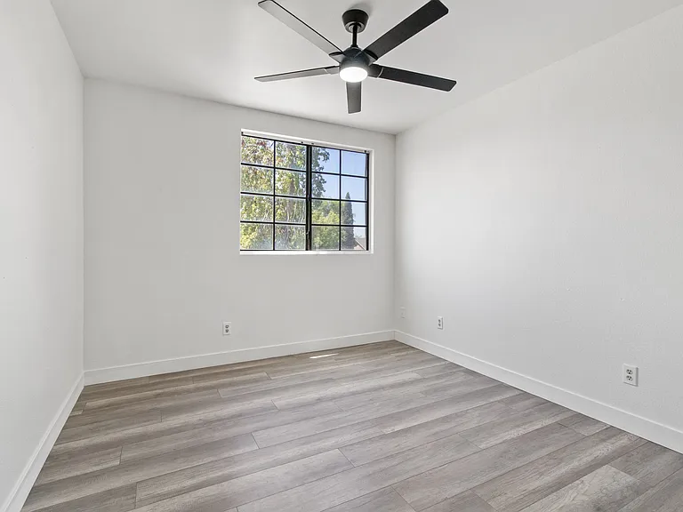 1436 E Kent Ave — Photo 15