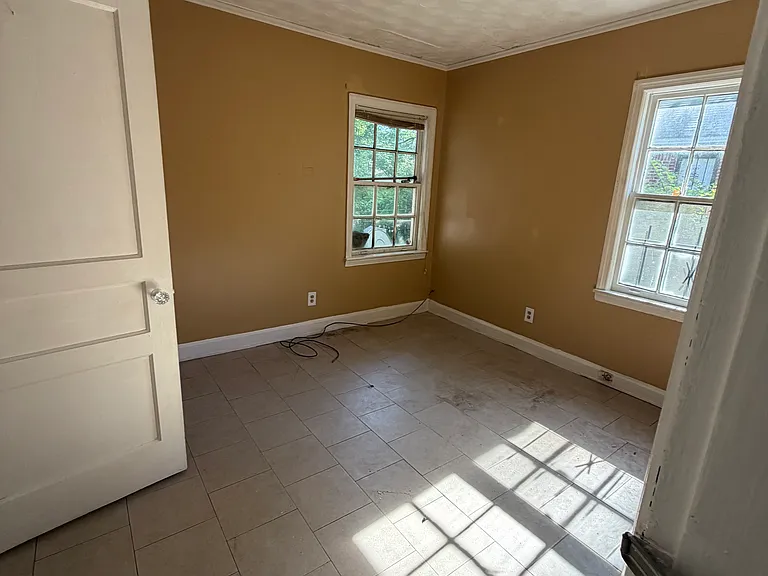 2140 Henry Ave — Photo 6