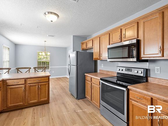 5th image of 7520 Avery Ln