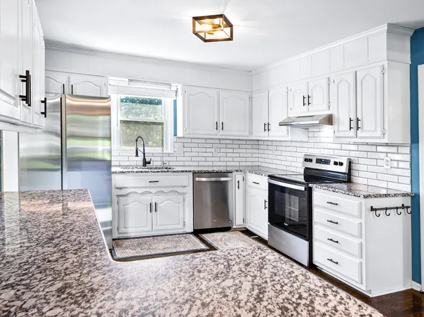 704 Redwood Cir, Columbia, TN 38401