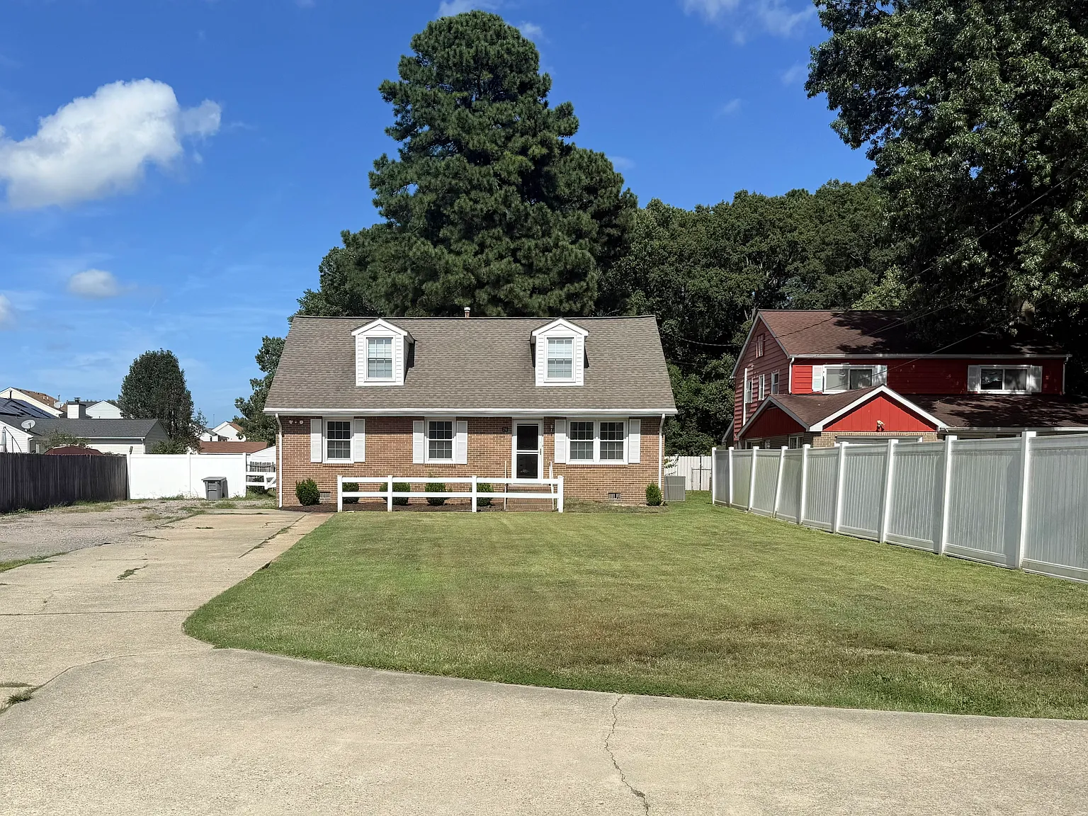 6 bed, 3.5 bath, 2600 sqft, $895 — Photo 2