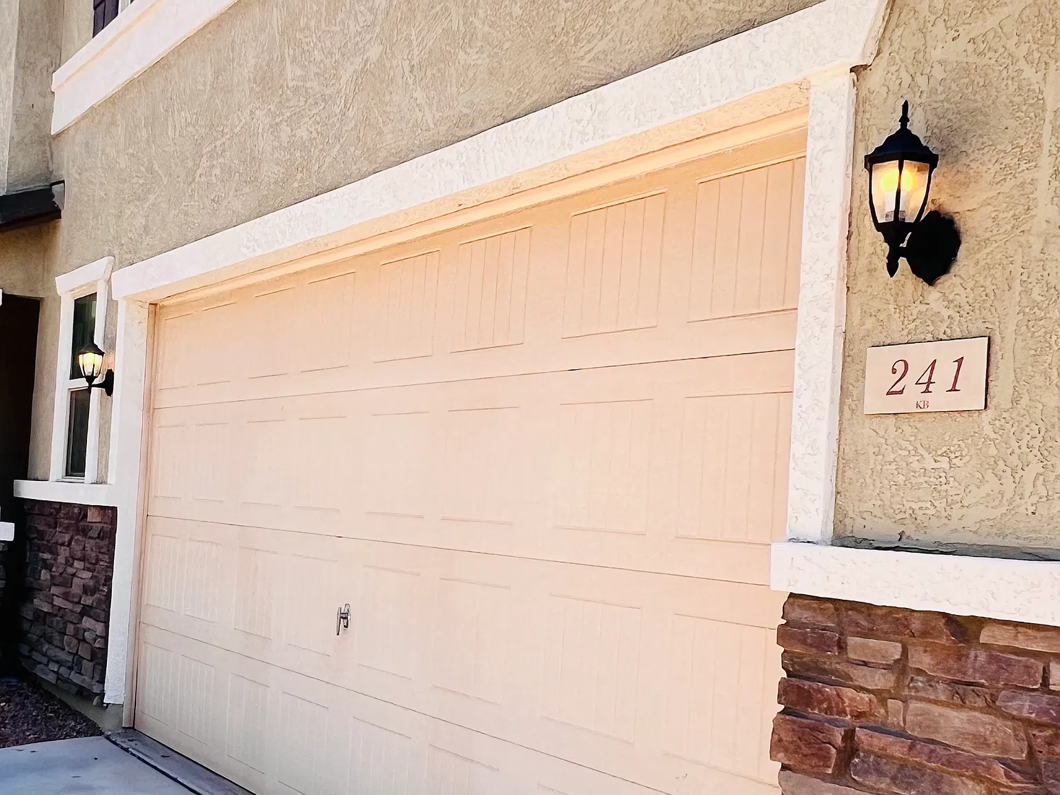4 bed, 2540 sqft, $2,995 — Photo 2