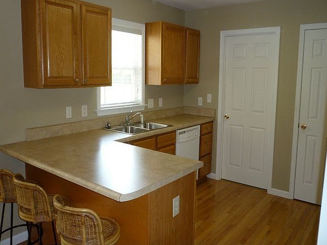 2nd image of 960 Gray Rd
