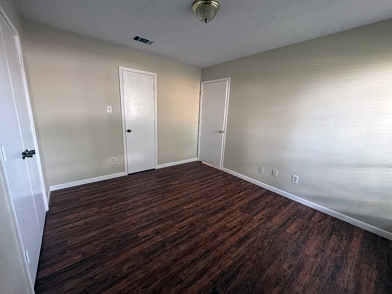 1200 Glyndon Dr — Photo 9