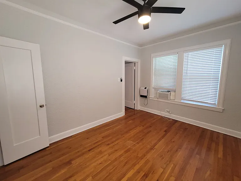 703 W French Pl — Photo 6