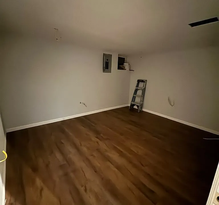 1009 Sharon Ave