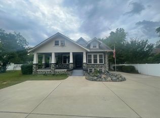 1913 Morganton Rd, Fayetteville, NC 28305